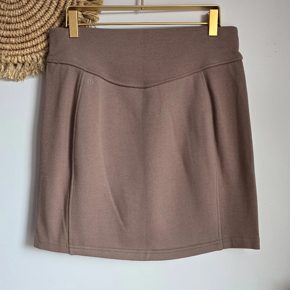 Lululemon New Women Taupetastic Scuba Knit High Rise Mini Skirt SZ Medium Sporty